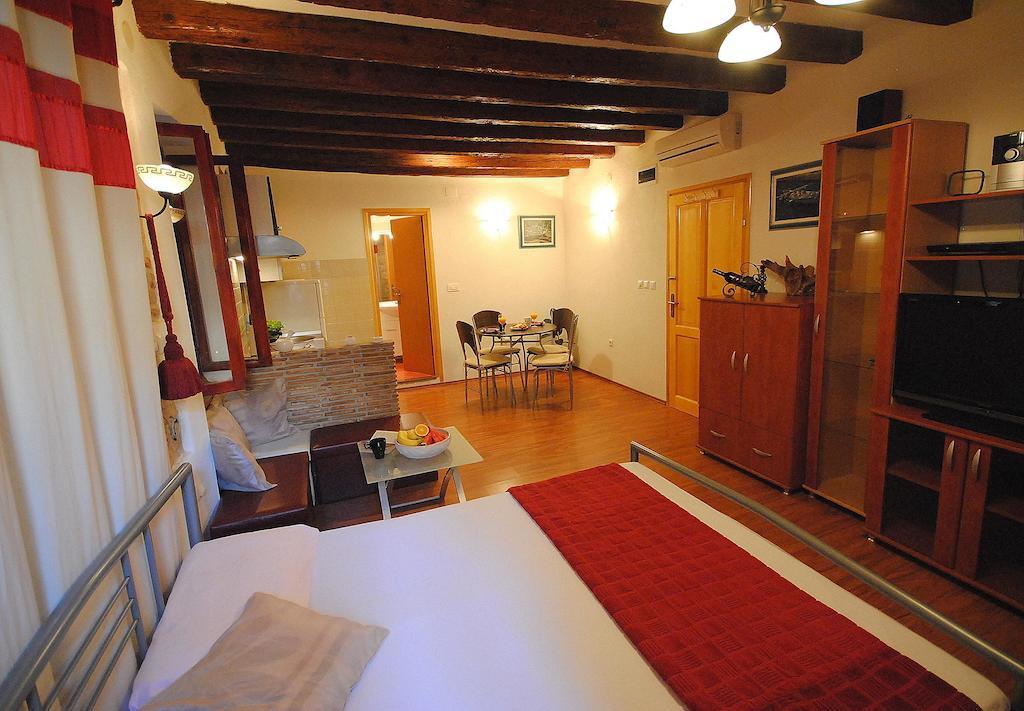 Guesthouse Ancient Stone Rovinj Rum bild
