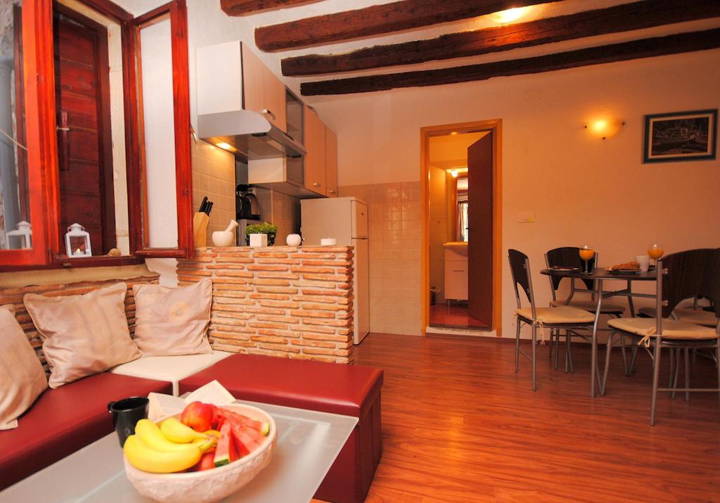 Guesthouse Ancient Stone Rovinj Rum bild