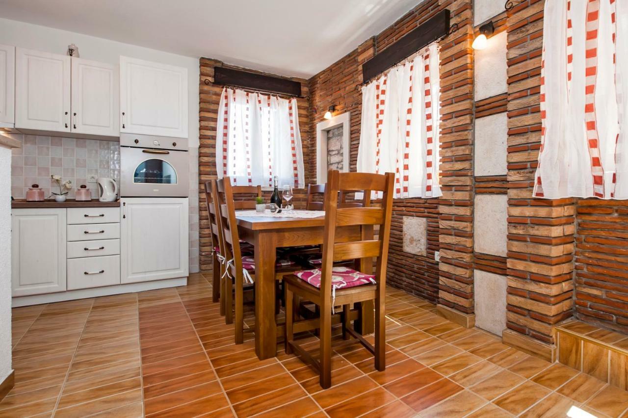 Guesthouse Ancient Stone Rovinj Exteriör bild