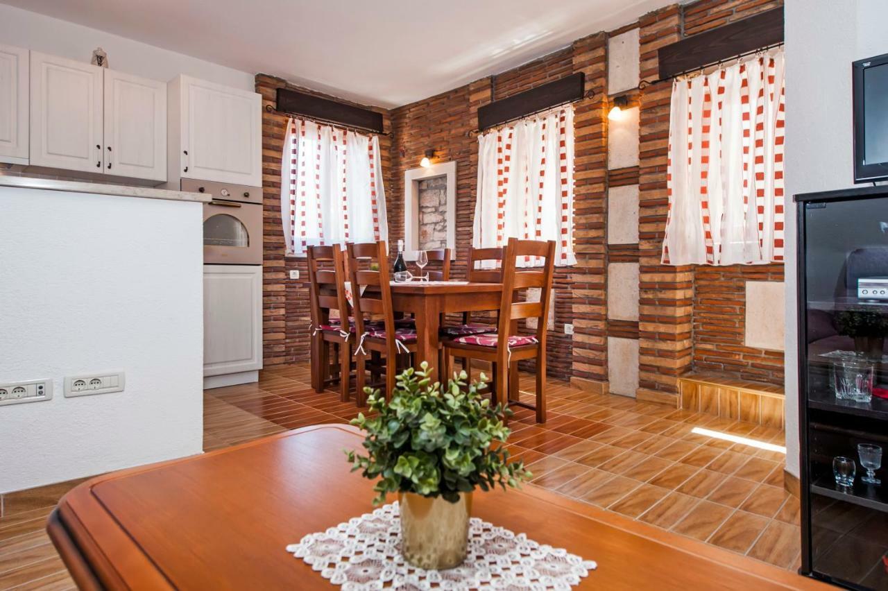 Guesthouse Ancient Stone Rovinj Exteriör bild